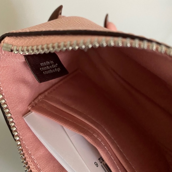 💖Brand New Coach Pink Petal Zip Wristlet 💖 - Picture 4 of 6